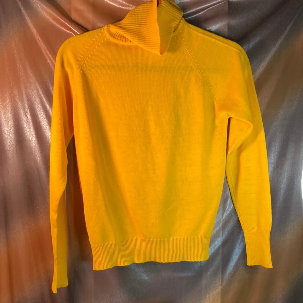 Vintage 1960’s acrylic mustard‎ yellow turtleneck sweater. 36” chest 209